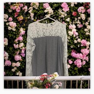 One Brand Crochet - Lace -Detail Top-White/Grey-Drapes Beautifully-Sz M Like New
